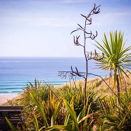 Holiday home Castaways, With Sea Views, Lush Gardens & Patio By The *